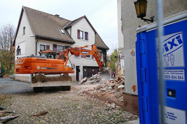 Abbrucharbeiten auf dem Ochsen-Areal in Eimeldingen  | Foto: Victoria Langelott