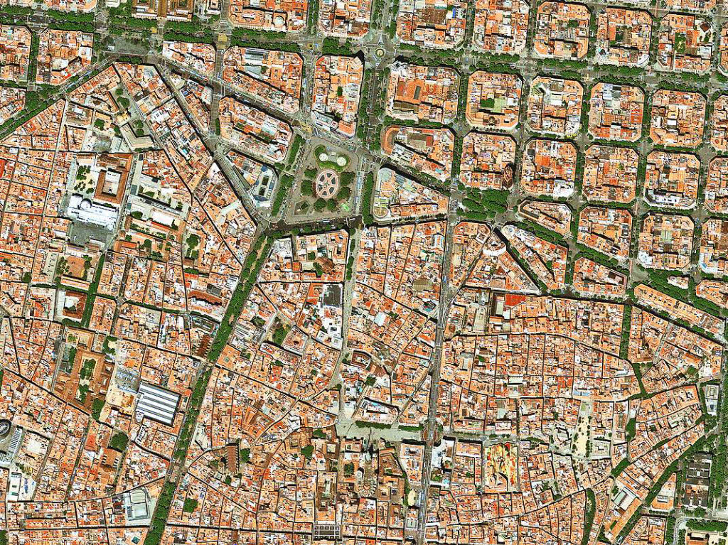 „Geschichte im Stadtbild“: Der Grundriss einer Stadt ist immer ein Spiegelbild ihrer Geschichte. Auch im Zentrum Barcelonas, dem Barrio Gtico, sind Reste der rmischen Stadtanlage zu erkennen, die im Mittelalter stark berbaut wurde.