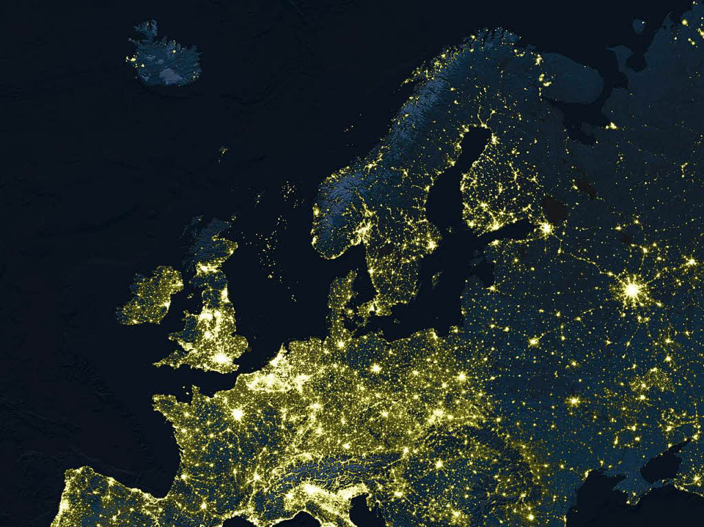 „Strahlkraft der Stdte“: Wie umfangreich die Aktivitten des Menschen in Europa sind, zeigt eindrucksvoll die Satelliten-Nachtaufnahme des Kontinents.