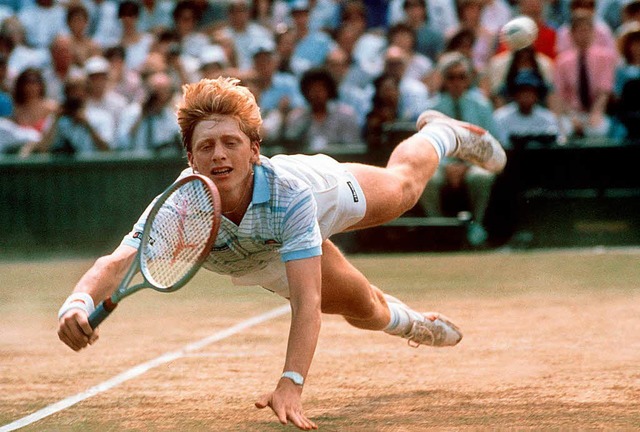 Mit 17 Jahren siegt Boris Becker unges...i Wimbledon &#8211; und wird zum Star.  | Foto: dpa