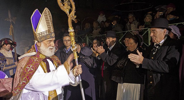 Am 10. Dezember stattet der Heilige Nikolaus dem comuse einen Besuch ab.   | Foto: comuse