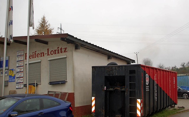 Lagerhalle statt Container: Als  Verbe...er stehen, kommt eine Sttzmauer hin.   | Foto: Petra Wunderle