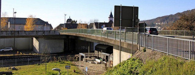 Die Kolpingbrcke in Waldshut wird san...tlich sichtbaren Korrosion im Beton.    | Foto: Kares