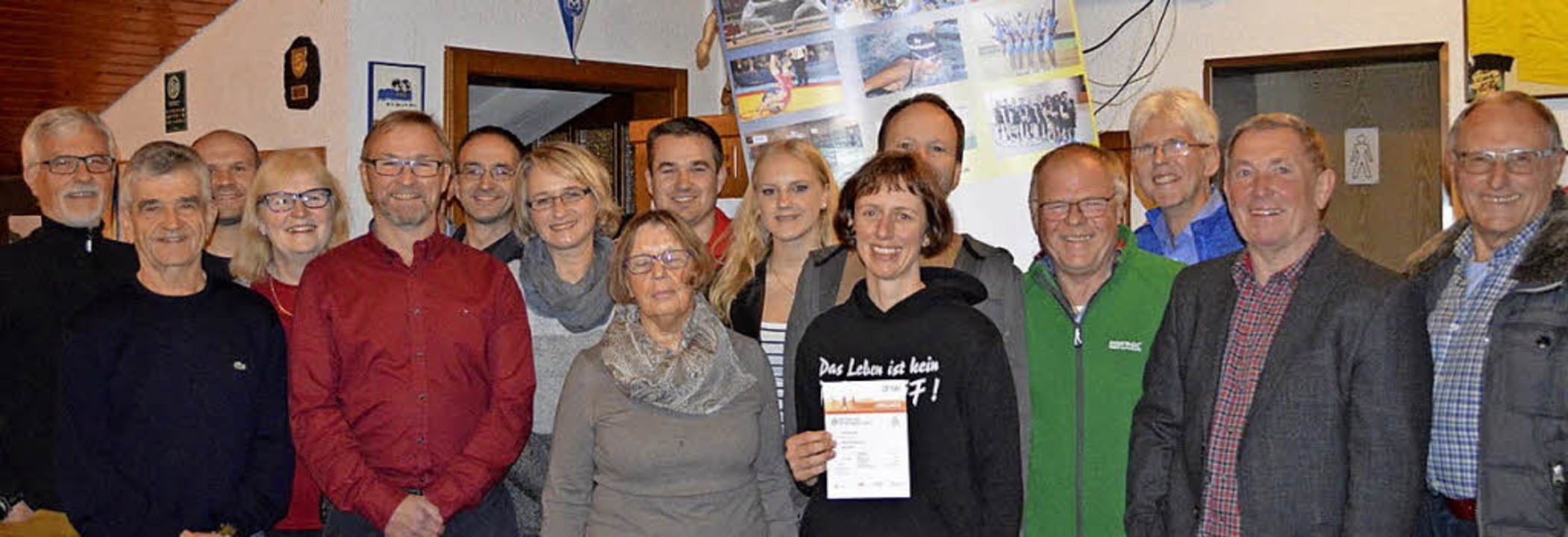 Die erfolgreichen erwachsenen Teilnehm...ungen fr das Deutsche Sportabzeichen.  | Foto: Lena Trogus