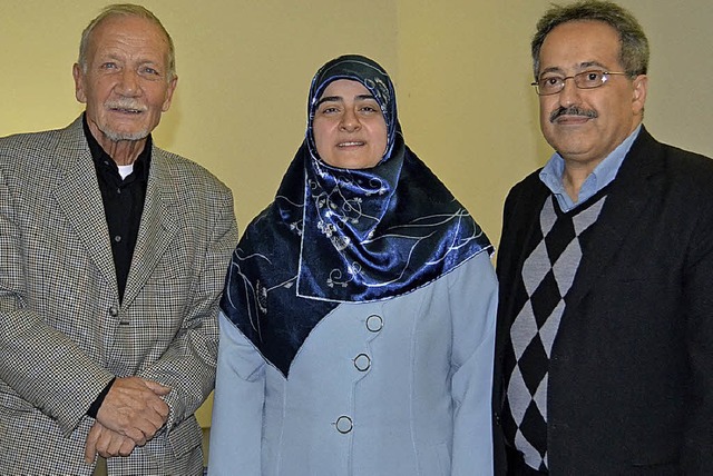 Alfred Miess (l.)  mit den muslimischen Seelsorgern Nazan und Zeynel Zorbulut.   | Foto: Reimold