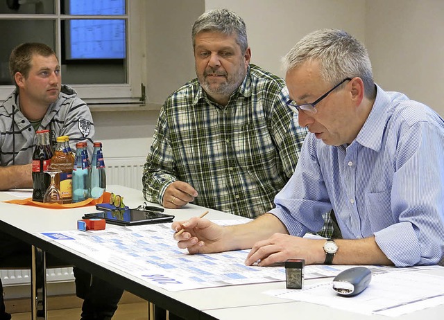 Whrend Harald Heini und Brgermeister...er mit Bleistift eintrugen<ppp> </ppp>  | Foto: Erhard Morath