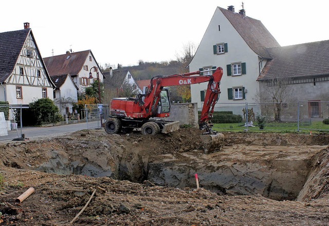 Die Erdarbeiten fr den Bau des kommun...ischingen sind bereits in vollem Gang.  | Foto: Reinhard Cremer