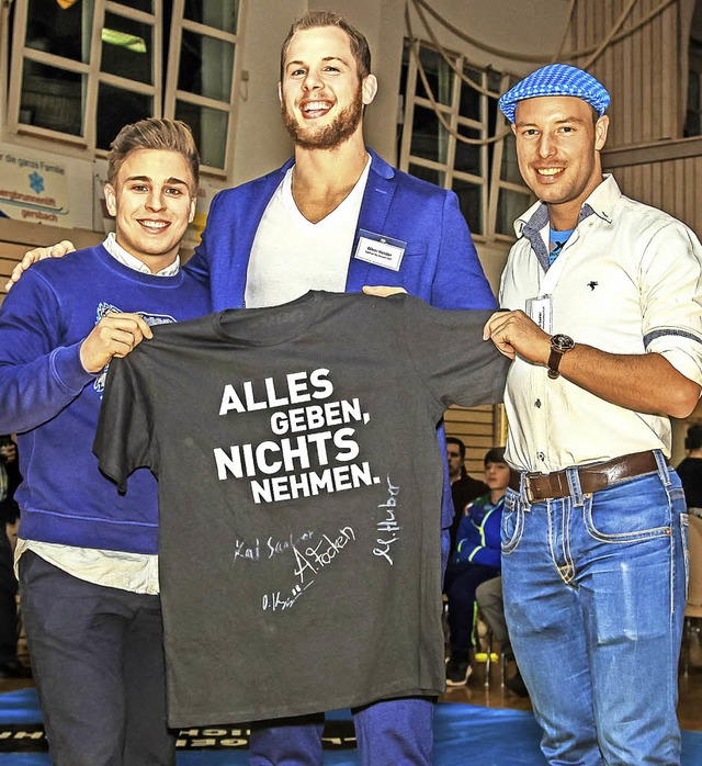 Autogramme gegen Doping gab es von  Mo...Hassler  und Kai Saaler (von links).    | Foto: Thorsten Springmann