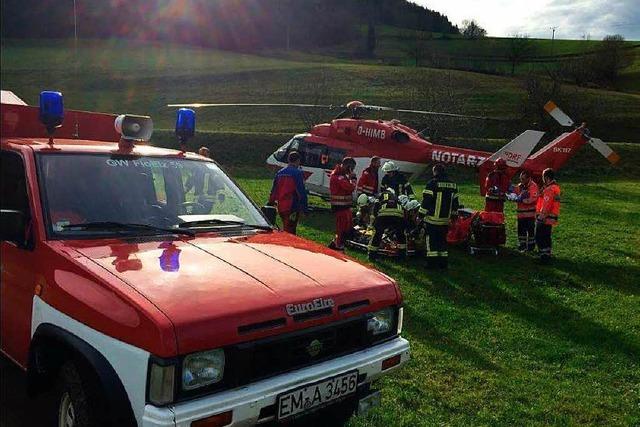 Feuerwehr und Bergwacht retten verunglckten Waldarbeiter in Prechtal