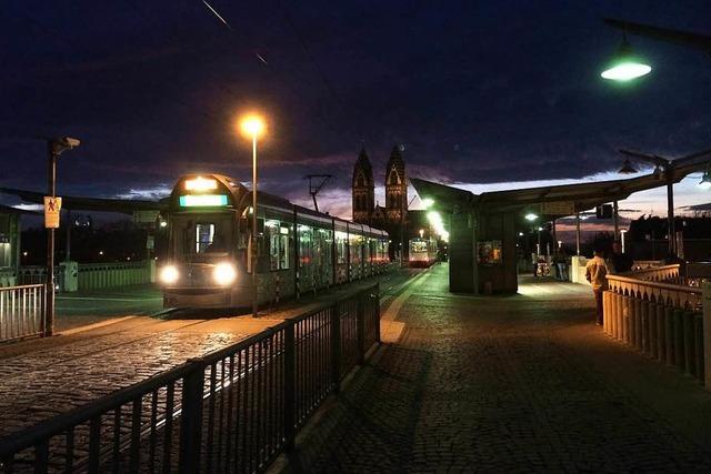 Schlgerei auf Stadtbahnbrcke – Mann mit scharfem Gegenstand verletzt