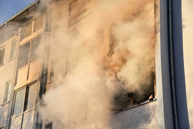 Brand in einem Wohnblock in der Lrracher Wintersbuckstrae  | Foto: Martin Eckert