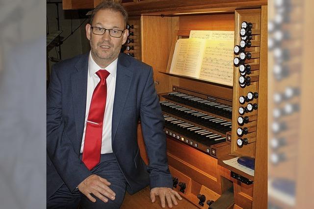 Organist Carsten Klomp spielt in der der evangelischen Kirche Schopfheim Bachs 