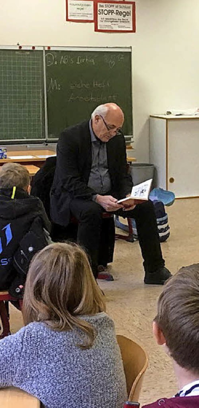 Alexander Schoch (l.) und Klaus Detel ...n Vorleser viel Spa bei den Kindern.   | Foto: ZVG