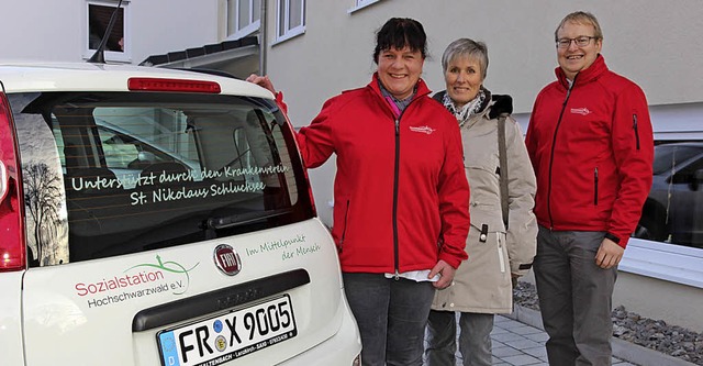 Fahrzeugbergabe des neuen Allrads fr...irgitta Schulze und Felix Vogelbacher.  | Foto: Eva Korinth