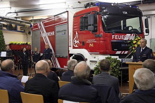 Die Neuenburger Feuerwehr weiht offiziell ihr neues Tanklöschfahrzeug ein