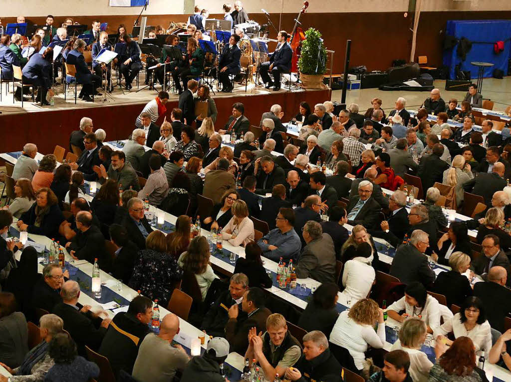 Voll besetzt war die Sthlinger Stadthalle bei der Verabschiedung von Brgermeisterin Isolde Schfer.