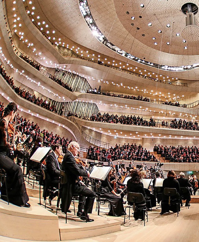 Ein Besuch in der Elbphilharmonie kann verlockend sein.   | Foto: Dpa