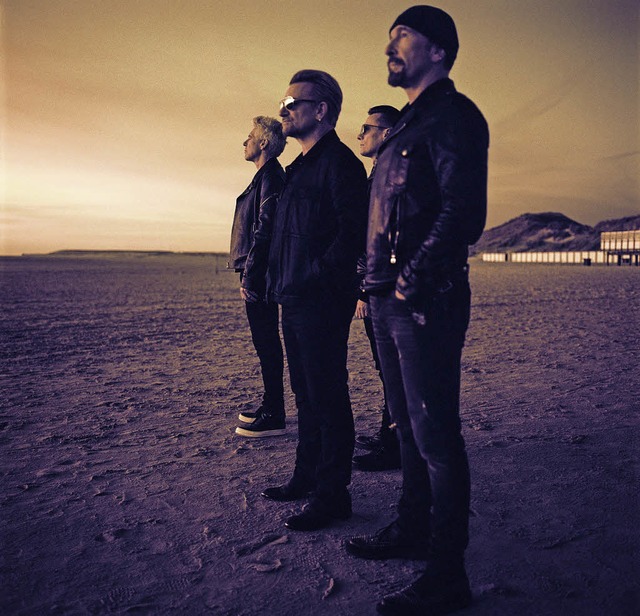 Schweigen sich derzeit aus: Bono (Zwei...s) und die anderen Musiker der Band U2  | Foto: Anton Corbijn