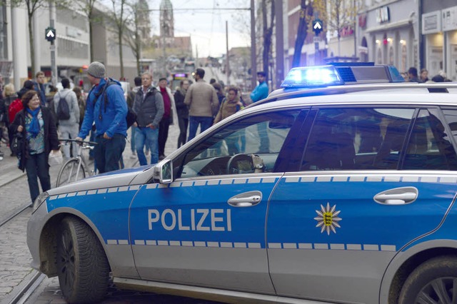 Polizeieinsatz am Freitag in der Eisenbahnstrae  | Foto: Ingo Schneider