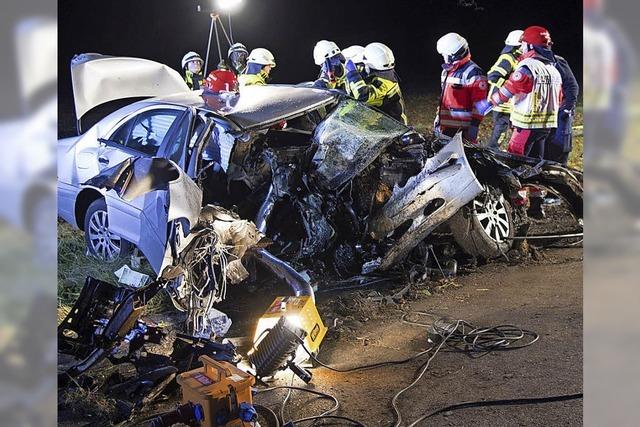 Fahrer berlebt schwer verletzt