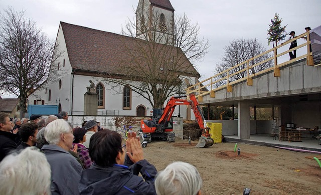 Richtfest am evangelischen Gemeindehau...Platz der Ortsmitte Weisweil erkundet.  | Foto: Ilona Hge