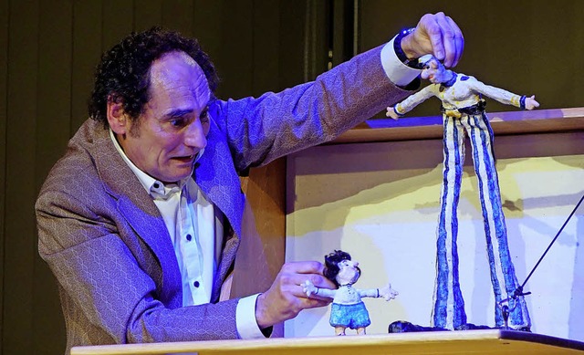 Lars Frank ist Puppenspieler und Schauspieler zugleich.  | Foto: Roswitha Frey