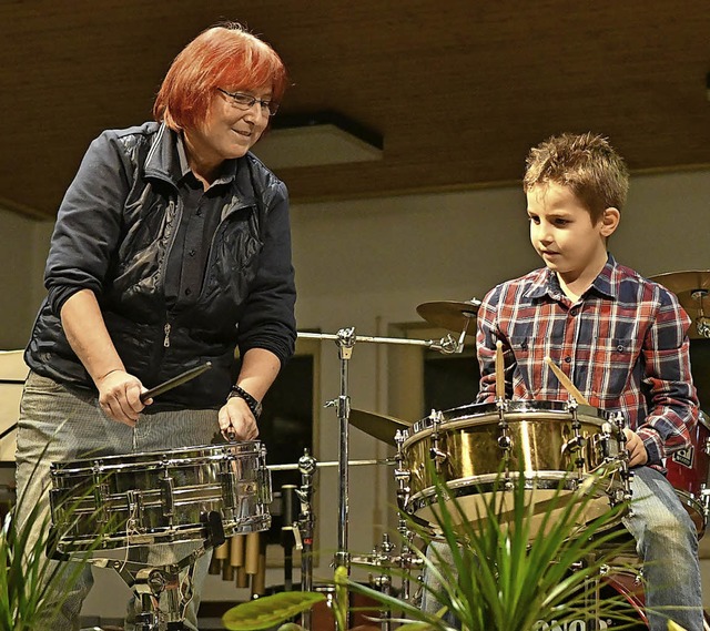 Der sechsjhrige Benneth Ruder mit sei...tte Tafler vom Musikverein Dinglingen   | Foto: W. Knstle