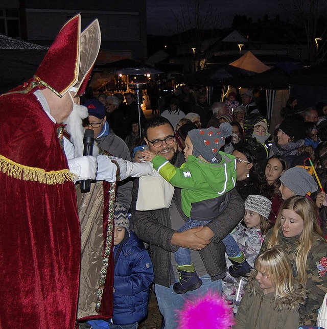 Besonders gro war der Andrang  beim N... der tolle Geschenketaschen verteilte.  | Foto: Dramac