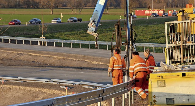 Noch schleicht der Verkehr auf der B27...freigegeben, die Baustelle aufgelst.   | Foto: Vollmer