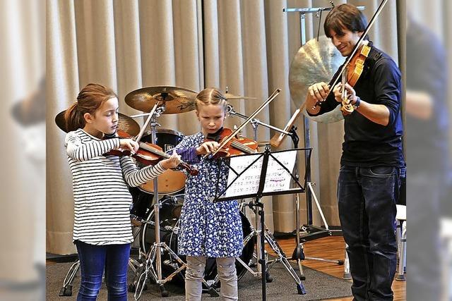 Kleine Musiker erwecken Instrumente zum Leben