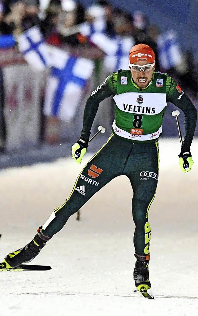 Johannes Rydzek skatet zum ersten Saisonsieg.   | Foto: dpa
