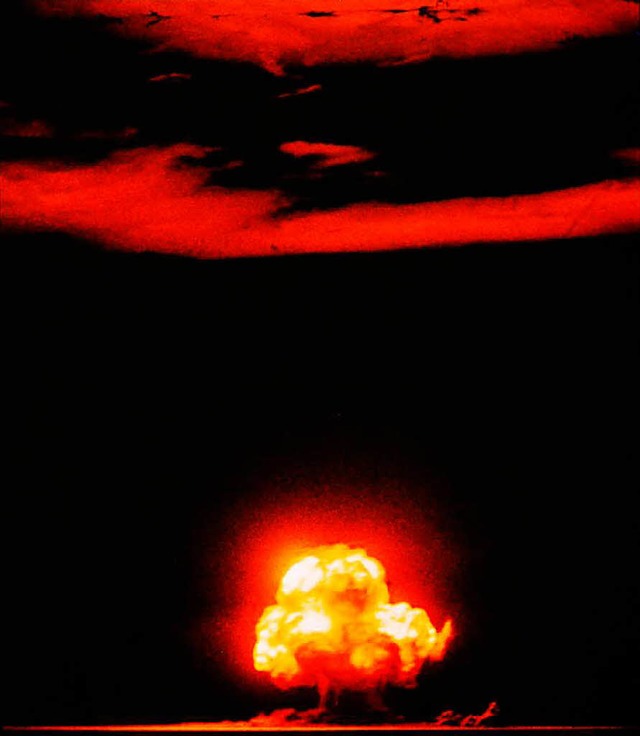 Das Bild zeigt die Explosion der ersten Atombombe in Los Alamaos  | Foto: JacK W. Aeby/Wikipedia