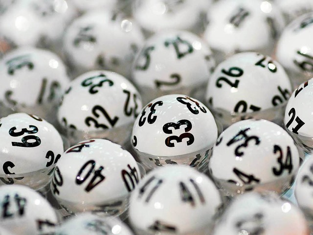 Ein Lottospieler aus der Nhe von Lahr ist jetzt Millionr.  | Foto: dpa