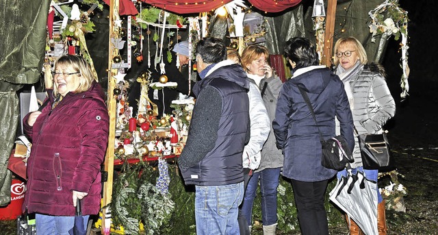 Festlich geschmckte und dekorierte Ve...inger Weihnachtsmarktes zum  Erlebnis.  | Foto: Dietmar Noeske