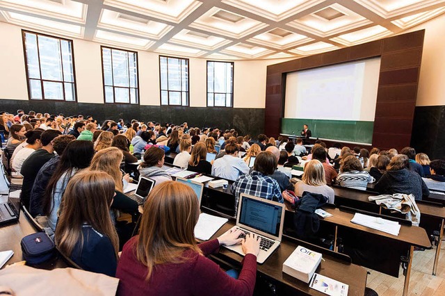 Studierende bei einer Vorlesung an der Uni Freiburg  | Foto: dpa