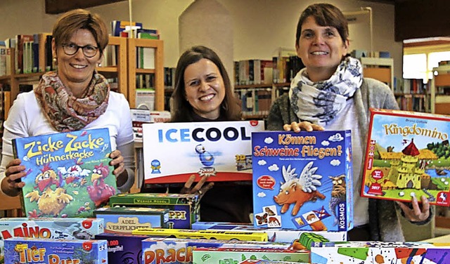 Myrta Mller, Katja Benkler (Leiterin ...tieren einige der neuen Kinderspiele.   | Foto: Privat