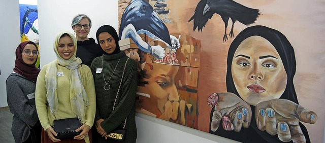 Die Teilnehmerinnen mit der lngsten A...swerk von Anna Higgs und Fatma Khalid   | Foto: Carola Bruhier