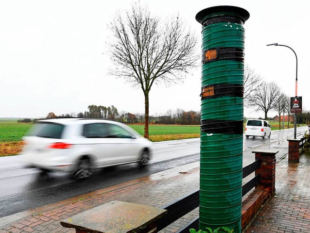 Die  Blitzer-Attrappe am Ortseingang von  Allenbttel   | Foto: dpa