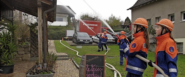 Feuerwehrabschlussbung am Weingut Ern...n und Schallbach und dem DRK Wollbach.  | Foto: Jutta Schtz