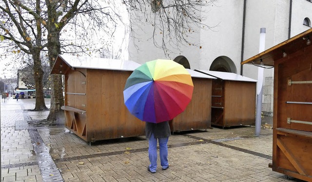 Am verregneten Dienstag mussten noch d...uden, Feuerschalen und Laternen sein.   | Foto: Verena Pichler