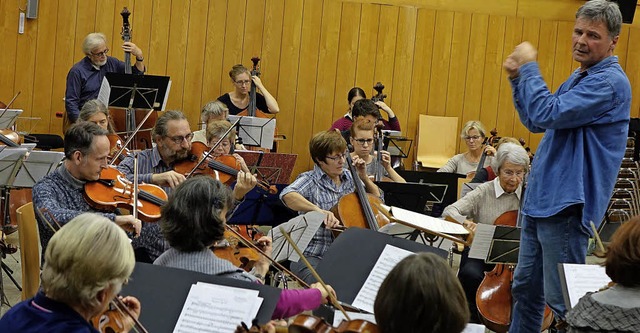 Das Oberrheinische Sinfonieorchester L... Dezember im Burghof aufgefhrt wird.   | Foto: Roswitha Frey