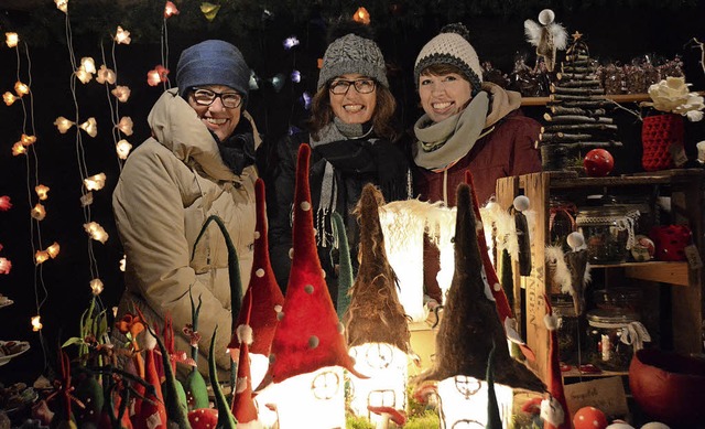 Liebevoll geschmckte Stnde tragen zu...r des Altweiler Weihnachtsmarkts bei.   | Foto: Lauber