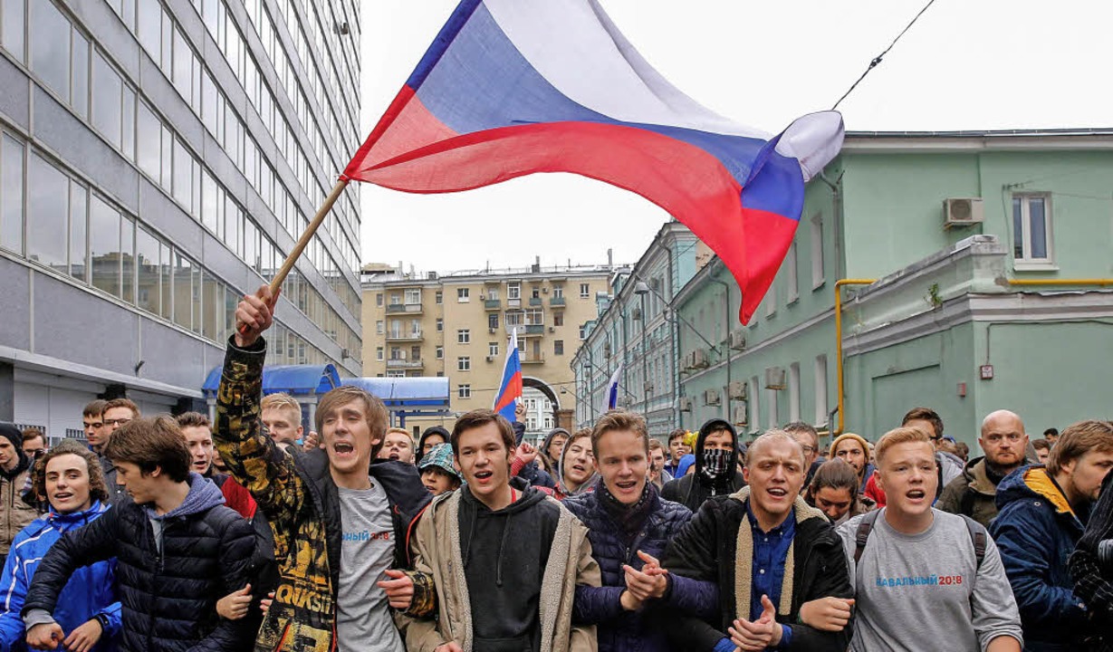 Nawalny-Anhänger protestieren im Oktober  in Moskau.   | Foto: AFP