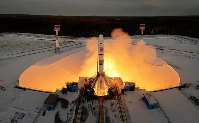 Die russische Sojus-Rakete mit Meteor ...8 Mikro-Satelliten hob am Dienstag ab.  | Foto: dpa