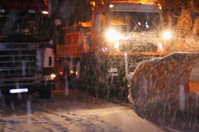 Schneefall hat Verkehr im Hochschwarzwald teils lahmgelegt