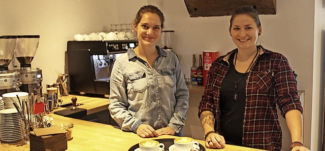 Isabel Gutmann und Katja Ehmer freuen ... Gste im &#8222;Frulein Burg&#8220;   | Foto: M. Weber