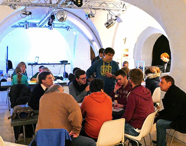 Das zweite Jugendforum der Stadt Kenzi...im Schlosskeller in Hecklingen statt.   | Foto: Laura Winter