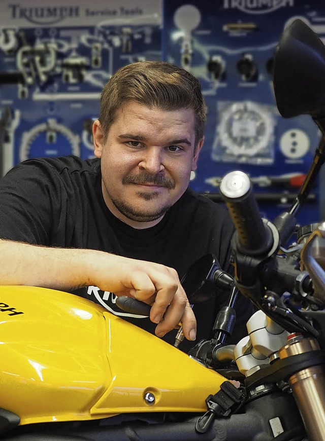 Christian Beil ist erfolgreicher Motorradmechaniker.   | Foto: Herwig Kuehn