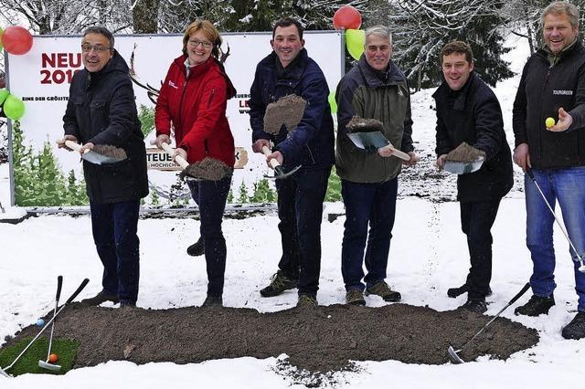 Bei Schneetreiben geht es endlich los