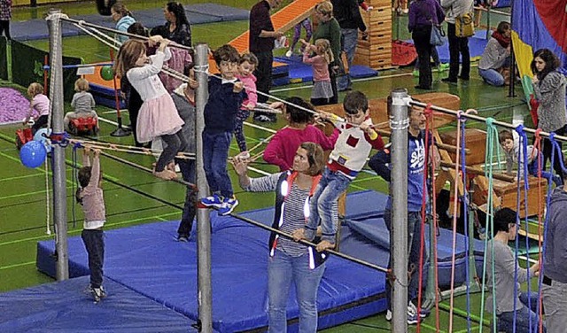 Weit mehr als 200 Kinder nutzten in Ki... des Sportvereins zum Turnnachmittag.   | Foto: SVK